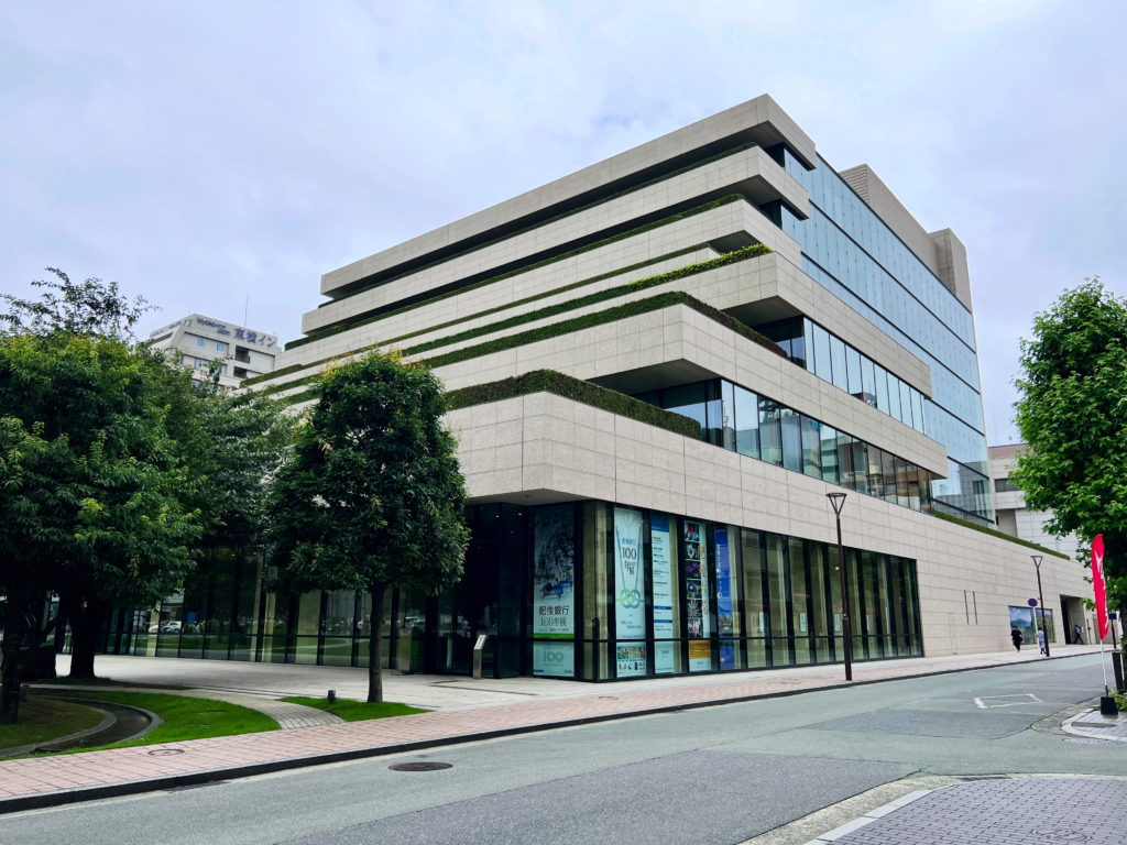 肥後銀行本店。